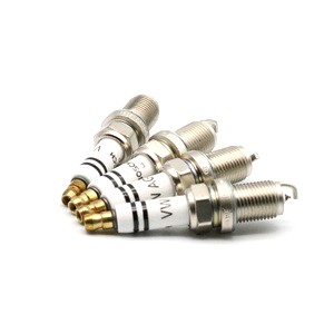 AUDI A3 A4 B7 B8 A5 8T3 A6 C7 1.8T 2.0T 3.0T R8 5.2F 06H 905 611 VW GOLF PASSAT SCIROCCO 2.0 TRANSPORTER 2.0T 06H905611 SPARK PLUG