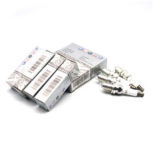 AUDI A4 B7 A6 C6 3.2 FSI 101 905 621 B A8 D3 4E2 VW TOUAREG 4.2 V8 FSI 101905621B SPARK PLUG